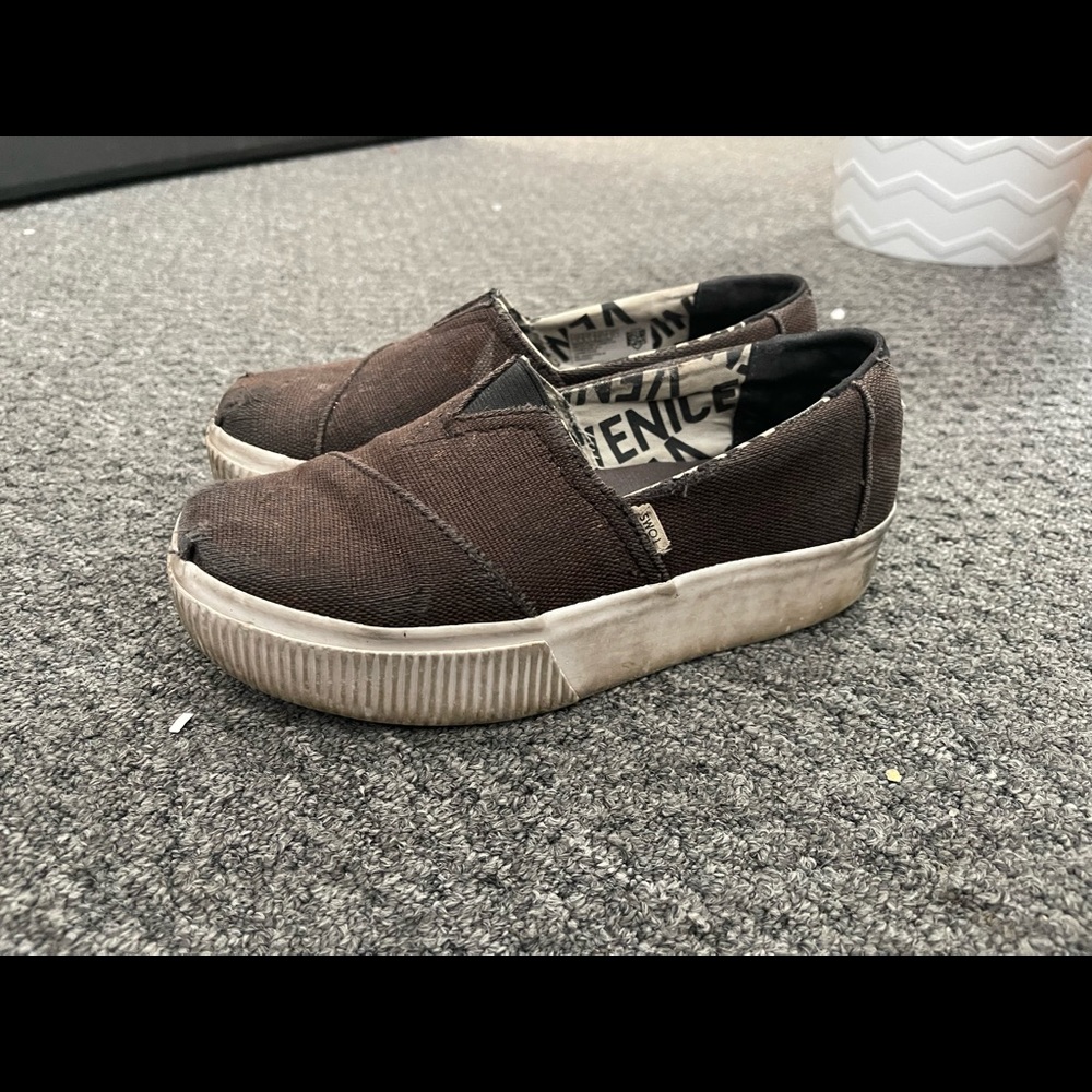 Womens preowned platform Toms